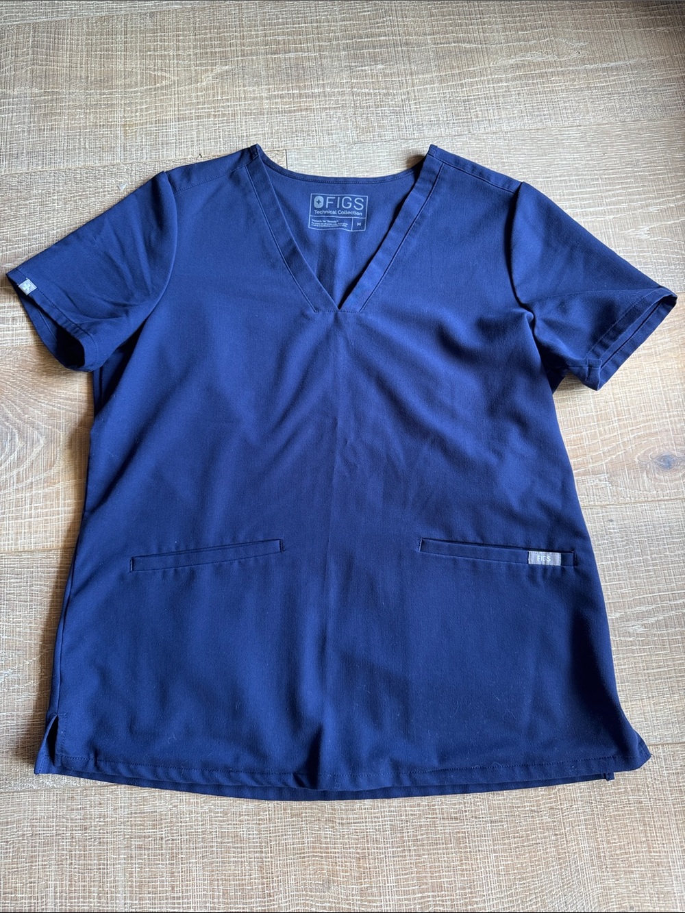 FIGS Navy Short Sleeve V-Neck Scrub Top M